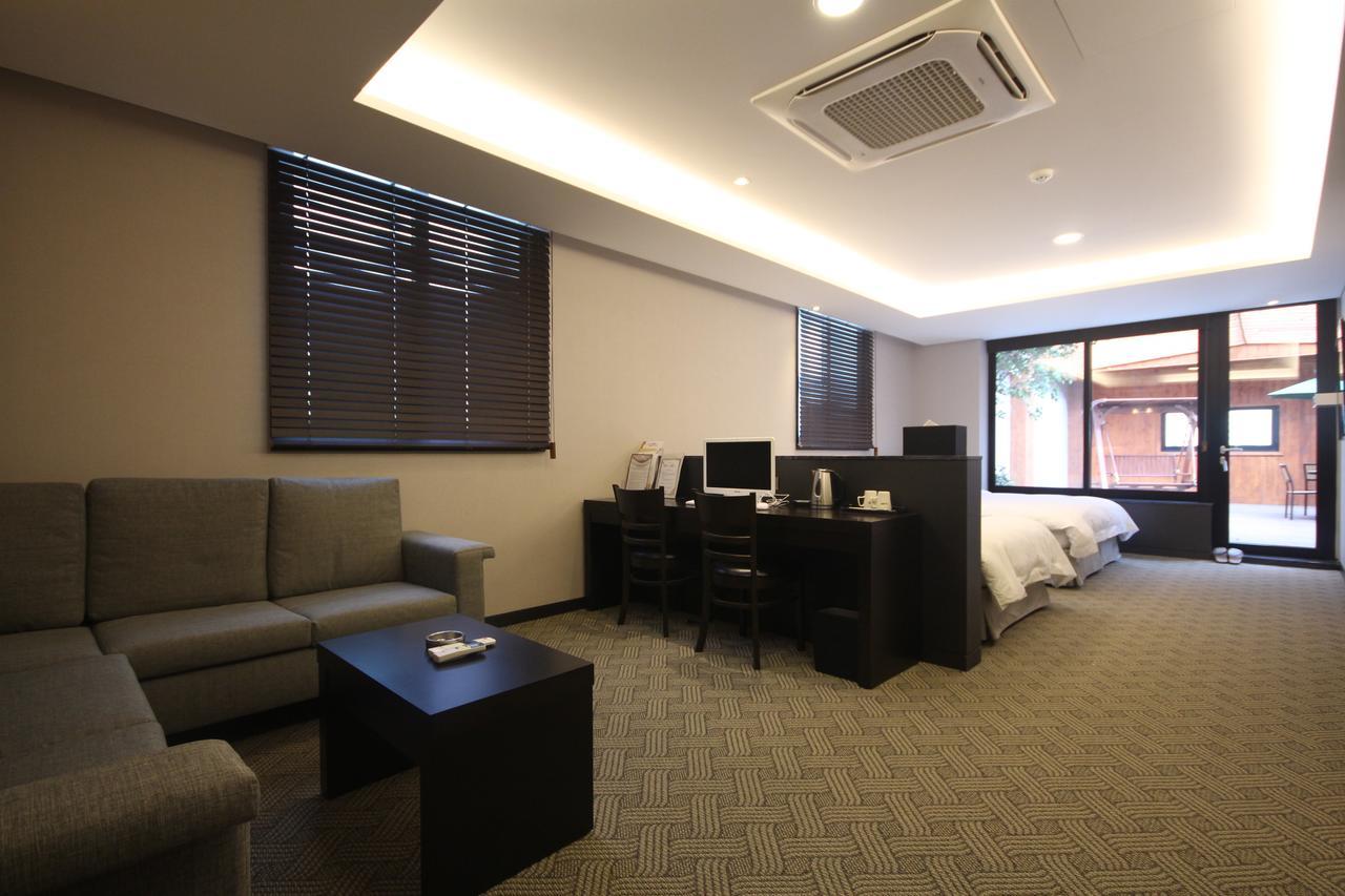MBN Hotel Changwon Buitenkant foto