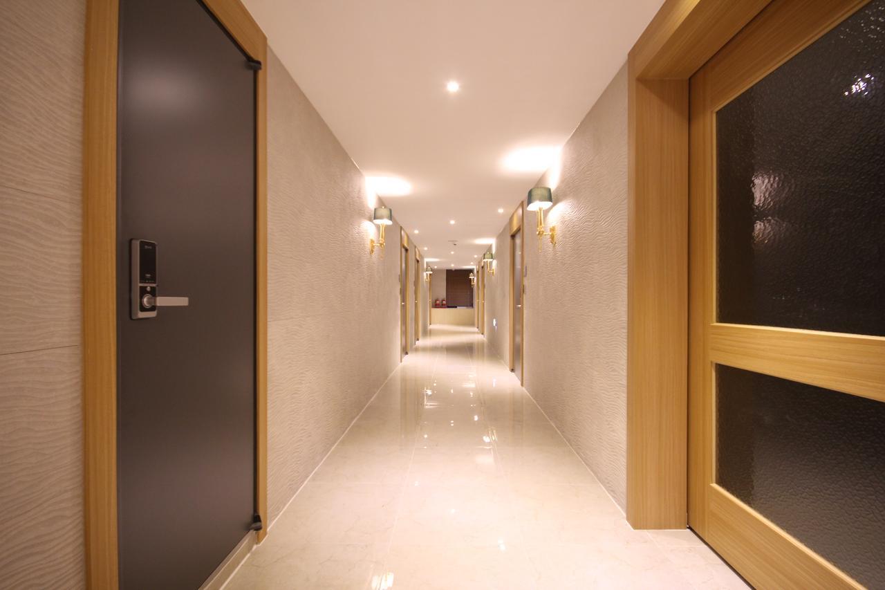 MBN Hotel Changwon Buitenkant foto