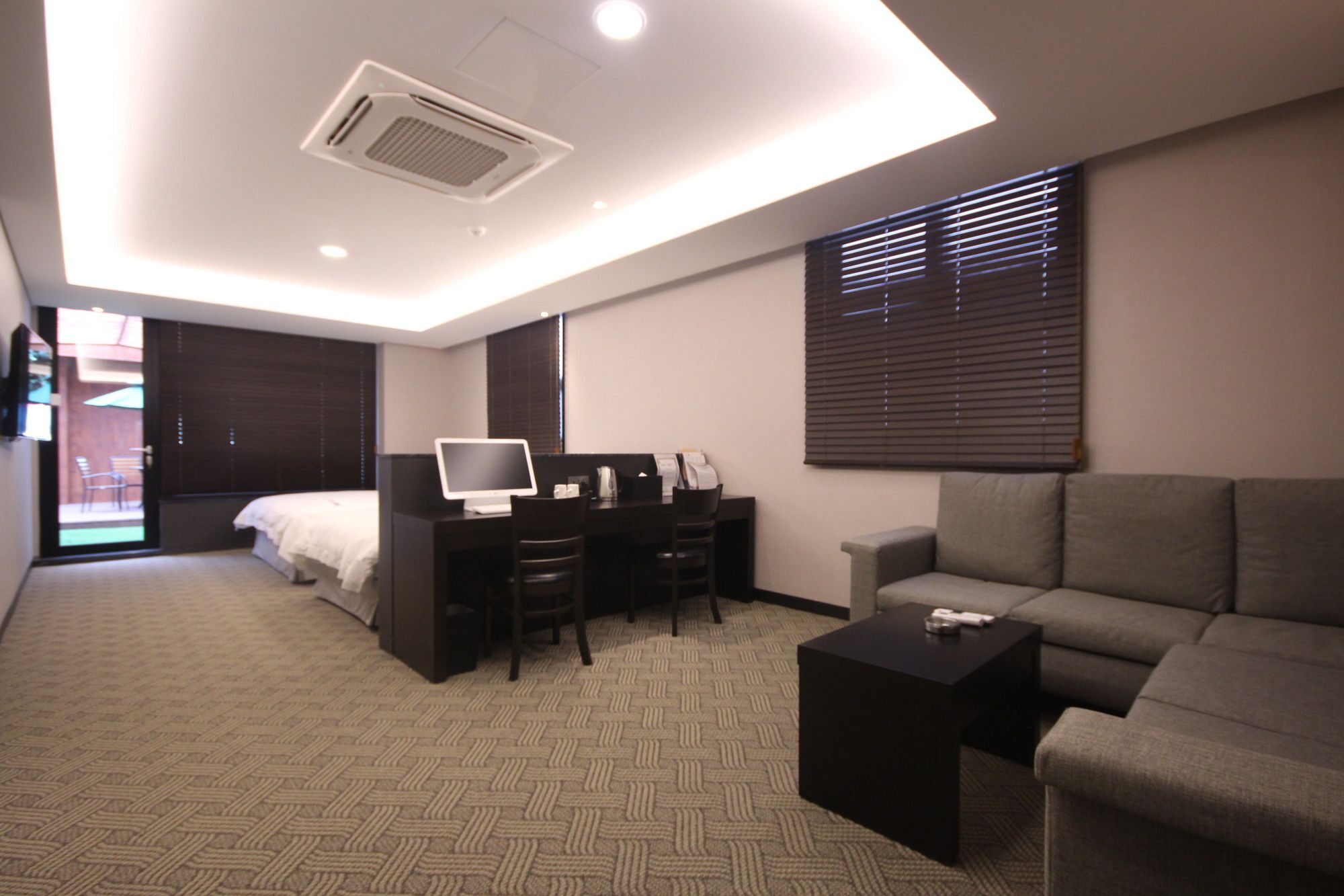 MBN Hotel Changwon Buitenkant foto
